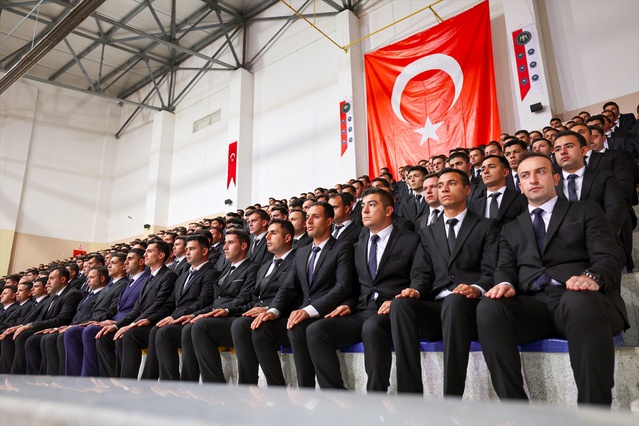Niğde Valisi Akmeşe, 807 polis adayına ilk derste Kamu Yönetimi anlattı