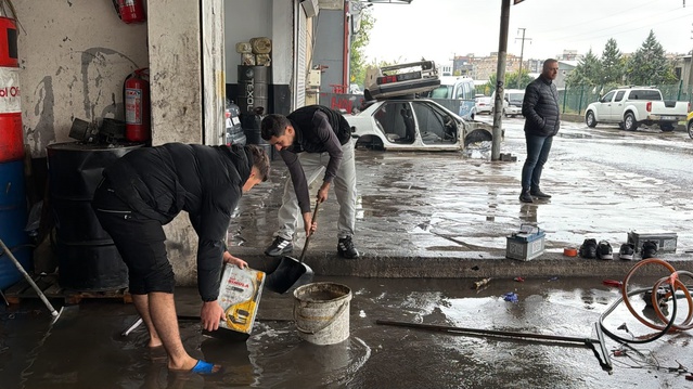 Diyarbakır'da su baskınları DİSKİ'nin milyarlık altyapı yatırımını tartışmaya açtı