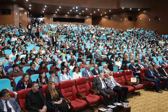 TÜBA Uşak'ta Karbon Ekonomisi ve Sürdürülebilir Enerji Çalıştayı Düzenledi