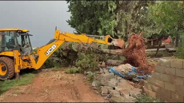 Hatay Reyhanlı'da gece yağan sağanak mahallelerde su taşkını yarattı, duvar yıkıldı