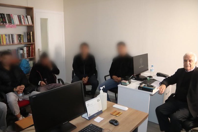 Bandırma'da yükümlüler, denetimli serbestlik kütüphanesinde edebiyatçılarla buluştu