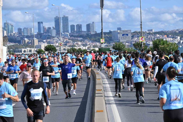 İstanbul'u Koşuyorum'un Avrupa etabı Yenikapı'da 5 bin 447 koşucuyla koşuldu