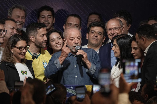 Lula, Bolsonaro'nun ülkeden ayrılmasını 'utanç verici' diye eleştirdi