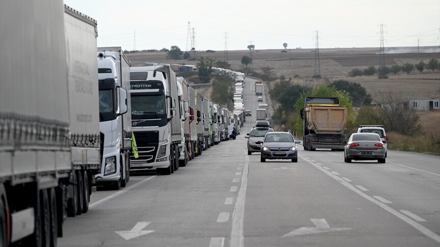 Hamzabeyli Sınır Kapısı'nda 27 kilometrelik tır kuyruğu oluştu