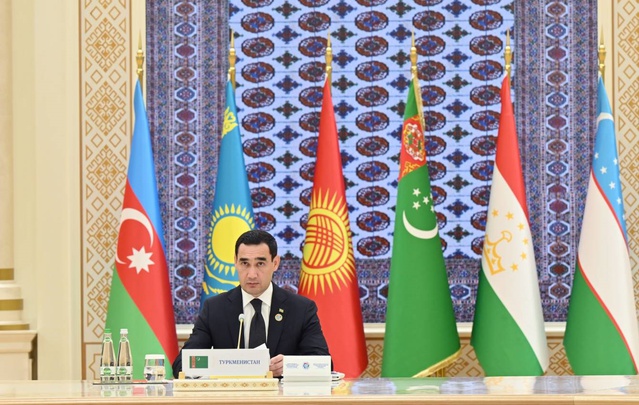 Aliyev Orta Koridor transitinin bu yılın ilk 8 ayında yüzde 20 arttığını söyledi