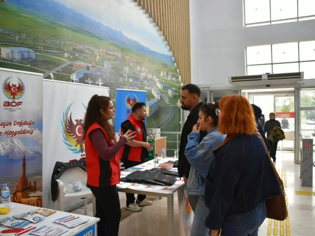 Ağrı Emniyeti üniversitede 5 bin 750 öğrenciye güvenlik bilgilendirmesi yaptı