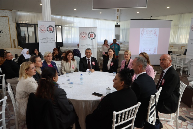Edirne'de Vali Sezer, Pembe Bir Gün'de erken teşhisin aile için önemini anlattı