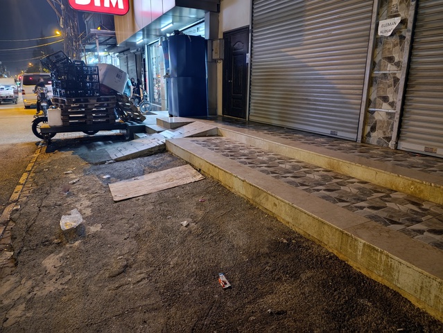Adana Seyhan'da dükkanda N.M., motosikletli saldırganın silahıyla ağır yaralandı