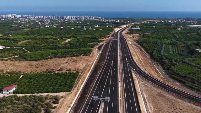 ÇeşmeliTaşucu Otoyolu'nun Kızkalesi kesimi trafiğe açılıyor