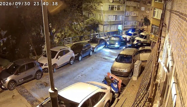 Spiker Deniz Türkeri, polisten kaçarken kaza yaptı