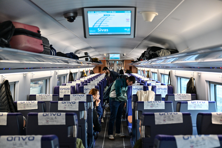 Ücretsiz tren biletlerinde yeni dönem. Sadece kimlik göstermek yeterli olacak