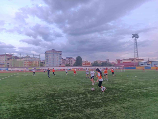 Ağrı Kadın Futbol Takımı, 1. Lig hedefiyle 2026-2027 sezonu hazırlıklarını sürdürüyor