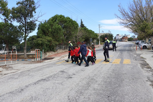 Çanakkale'de jandarma okul servisi denetiminde 51 araca cezai işlem uyguladı