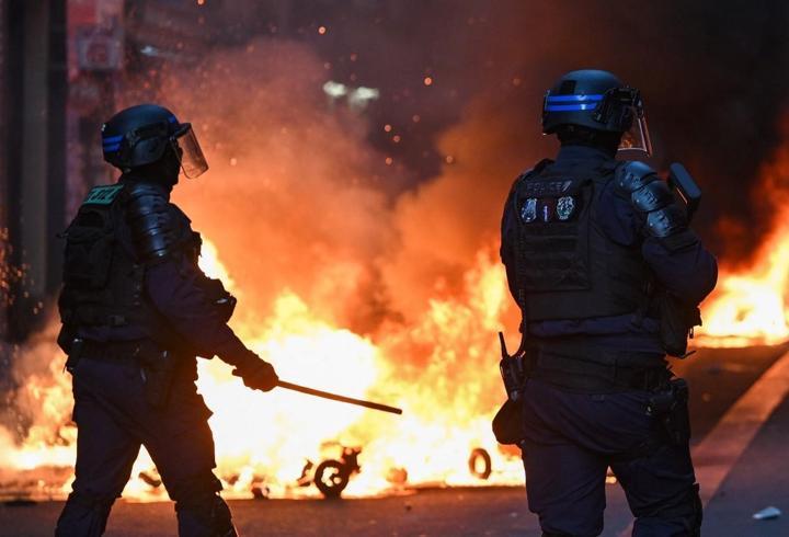 Almanya’dan Fransa’daki vatandaşlarına: “Protesto alanlarından uzak durun”