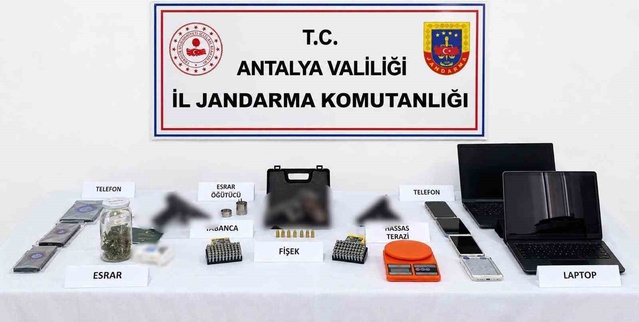 Antalya Kumluca'da 5 şüpheli gözaltına alındı, 3 ruhsatsız tabanca ele geçirildi