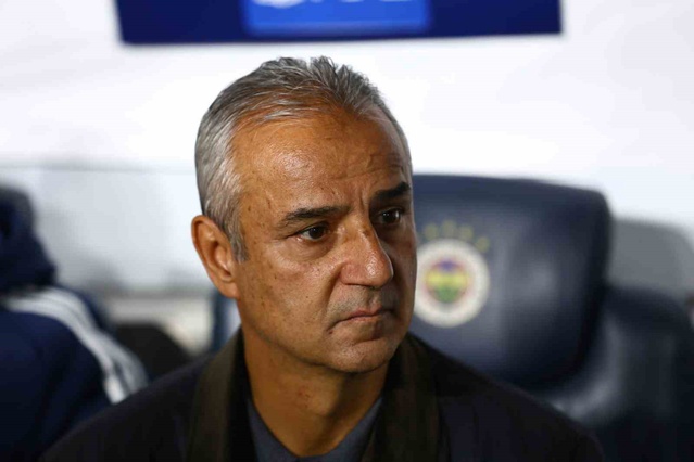 Fenerbahçe Teknik Direktörü Kartal, Slavia Prag maçında 3 değişiklikle 11'ini kurdu