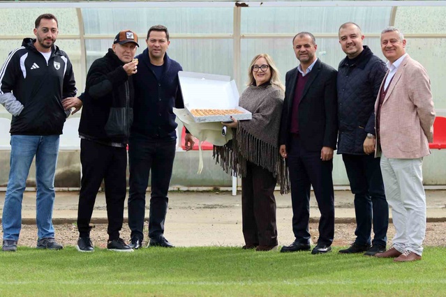 Muğlaspor'da Başkan Vekili Çahan, Kayserispor maçı hazırlığındaki takımı tebrik etti