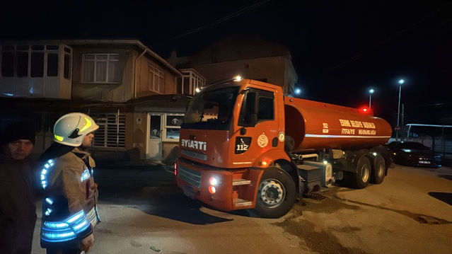 Edirne'de müstakil evde çıkan yangında dumandan etkilenen 1 kişi tedavi altına alındı
