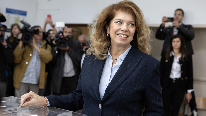 Bulgaristan'da sandık çıkış anketlerine göre mevcut cumhurbaşkanı seçimi önde götürüyor